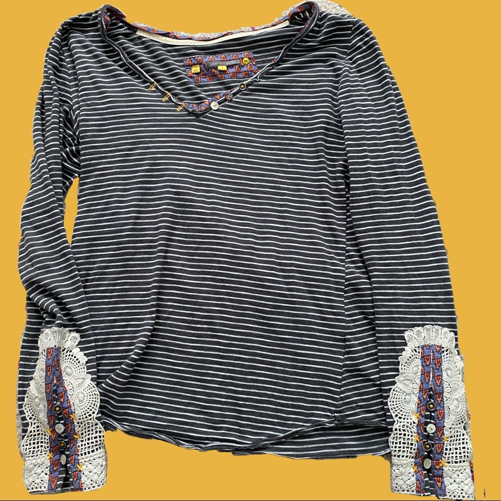 ANTHROPOLOGIE LONG SLEEVE TOP